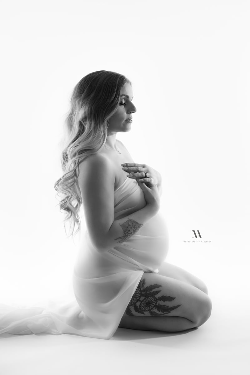 9schwangerschaftsshooting babybauch fotostudiomettmann düsseldorf wuppertal schwarzweissfotografie photographybymarlenka